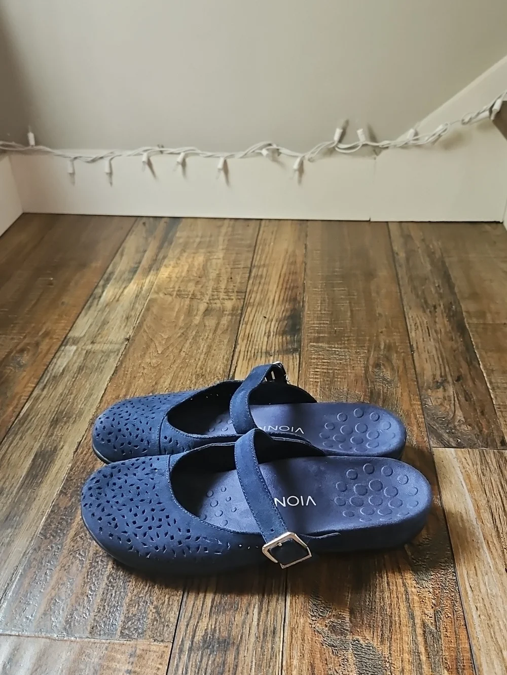 Vionic Womens Comforrable Navy Soft Suede Perforated Mary Jane Flats